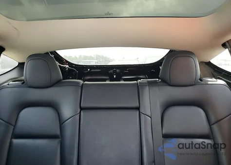 2022 Tesla Model Y z USA, uszkodzony, nr VIN 7SAYGDEE6NF421209